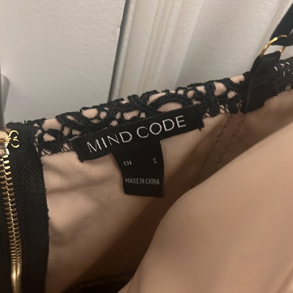 Black Lace Adjustable Strap Dress - Picture 3 of 7